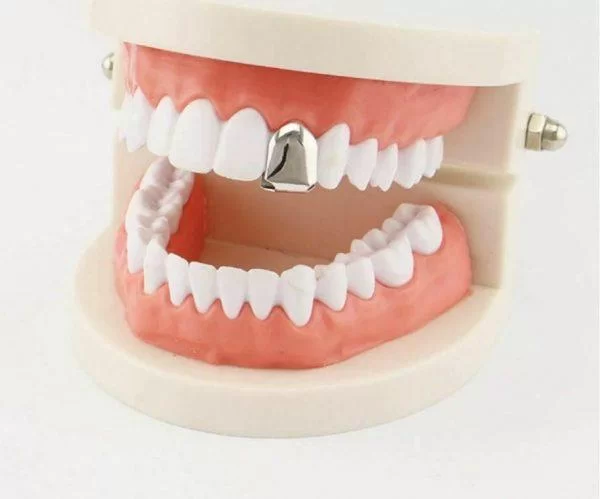 Tappo Dente Placcato Argento Dente Singolo Hip Hop Rap Old School