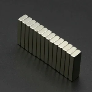 4 Pezzi Magneti Neodimio NdFeB N35 Misura 30x10x5mm