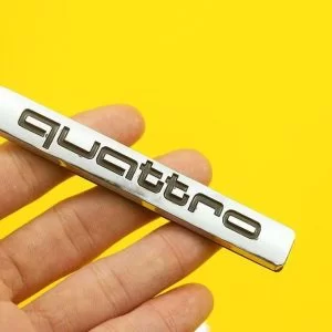 Adesivo per Auto 3D Sticker QUATTRO Simile per Audi Cromato A6 Q5 S per Tronic
