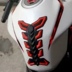Paraserbatoio 3D in Gomma Rosso e Nero Moto in Vinile Impermeabile