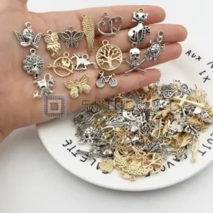 30 Pezzi Ciondoli Misti Argentati e Dorati Bracciali Collane