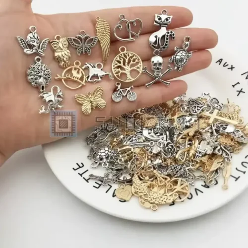 30 Pezzi Ciondoli Misti Argentati e Dorati Bracciali Collane