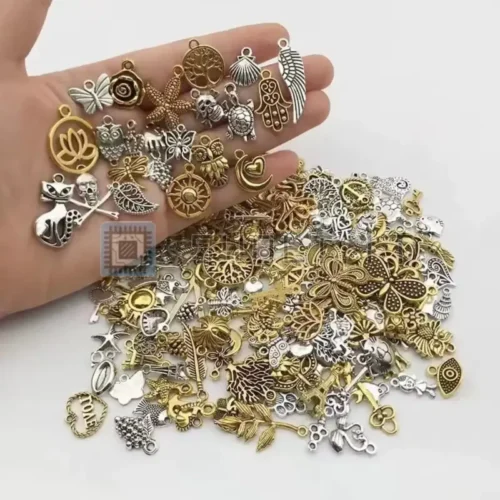 30 Pezzi Ciondoli Misti Argentati e Dorati Bracciali Collane