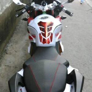ADESIVO PROTEGGI SERBATOIO MOTO NERO E ROSSO FREE STYLE PARASERBATOIO