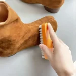 Spazzola Premium per Scarpe Camoscio e Crine Manico Plastica Pulizia Gomma