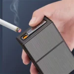 Accendino Ricaricabile Nero Portasigarette Antivento Impermeabile 20 Sigarette