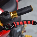 2 Manopole ROSSE Manubrio Moto Copertura Leva Freno Gomma Modificata Antiscivolo