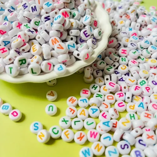 400x Perline alfabeto acriliche multicolore 4x7mm bracciale nome
