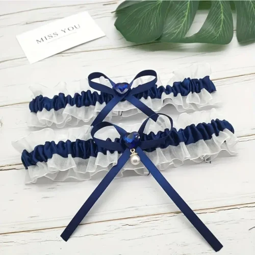 432-1.webp giarrettiera sposa pizzo bianco blu personalizzata taglie forti fiocchi pendenti