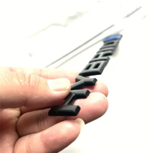 Emblema autoHybrid sinergy nero metallo distintivo posteriore