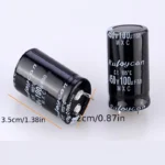 2 condensatori elettrolitici in alluminio con valori nominali di 450V e 100μF