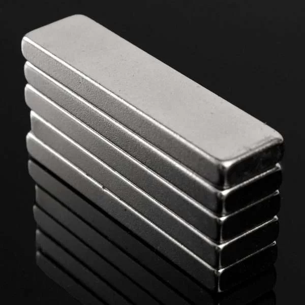 20 super MAGNETI potenti 10x5x2 magnete CALAMITA NEODIMIO calamite